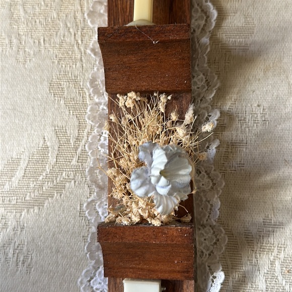 Adorable 1970s retro handmade wooden miniature shelf perfect for a bathroom - Picture 9 of 11